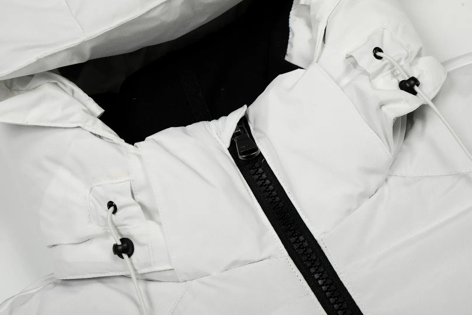 P720 Top quality" Style number: 9004# [Ralph Lauren winter basic classic embroidered men's and women's couple's same style hooded down jacket] ✅Ralph Lauren American retro arm zipper high version top-level down filling winter down jacket ✅100% high-quality white duck down, high version top-level down filling ✅Double-layer inner velvet to strictly prevent velvet running ✅Built-in adjustable drawstring, windproof and cold-proof, considerate and in place ✅Original version The maximum size can be worn up to 200 pounds. Loose and comfortable, no pressure. ✅Same style for male and female couples. Recommended OOTD outfits in winter~ Size: S-XL Color: Black White Khaki Navy Blue Light Blue